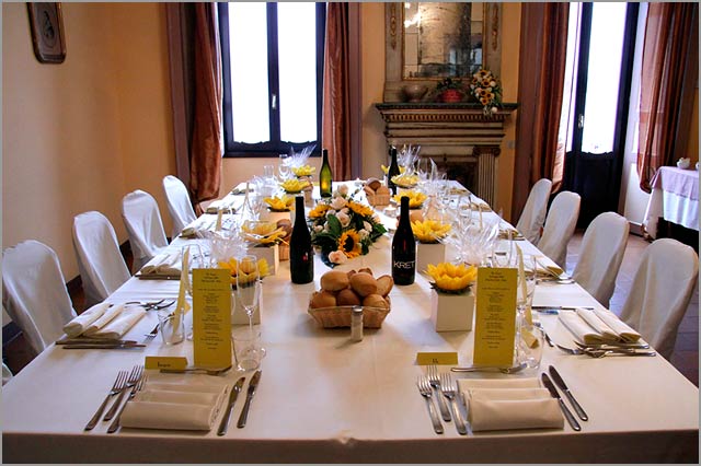 table-arrangements-in-San-Giulio-restaurant-Lake-Orta