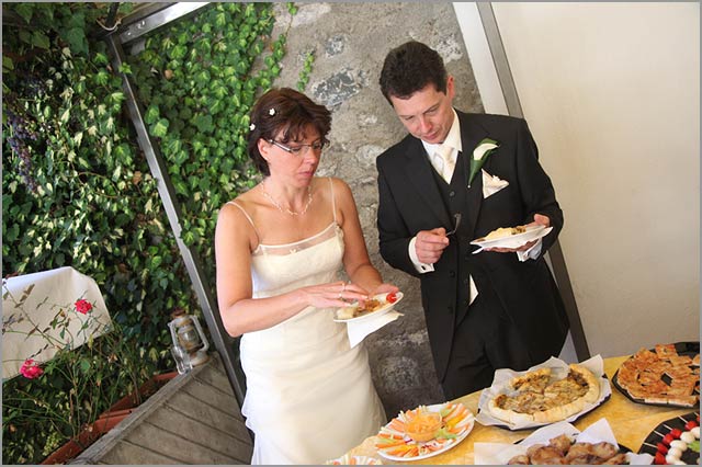 Umtrunk-mit-Gluckwunschen-Comer-See-Hochzeit