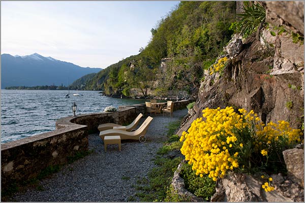 beach wedding on lake Maggiore Switzerland