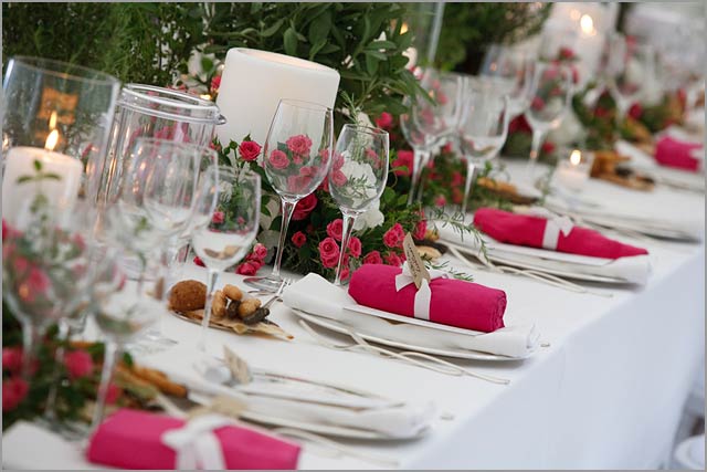 white and fuchsia theme wedding in Italy