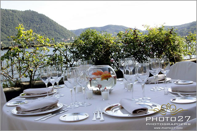 wedding centerpiece with goldfishes on Lake Como