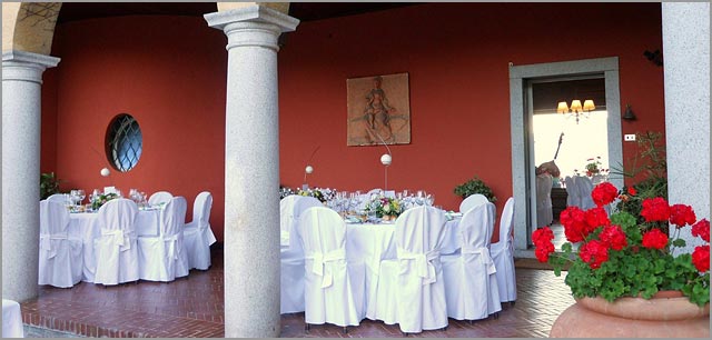 outdoor wedding reception to Villa Rocchetta