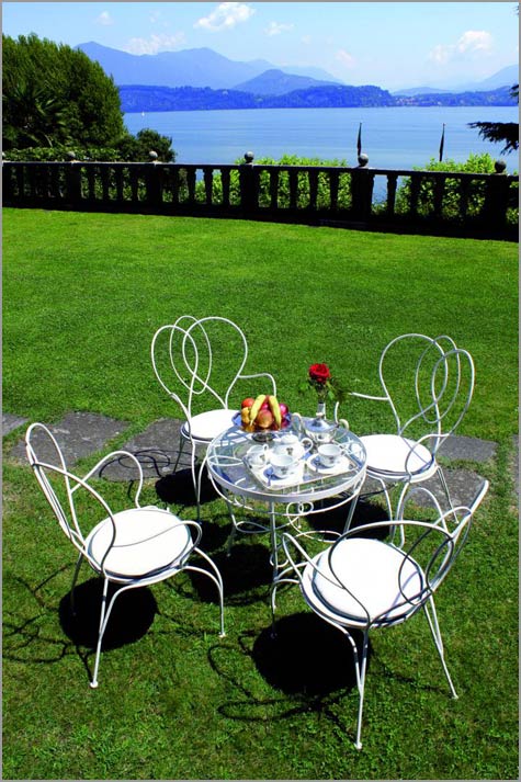 Villa Dal Pozzo outdoor wedding reception on Lake Maggiore