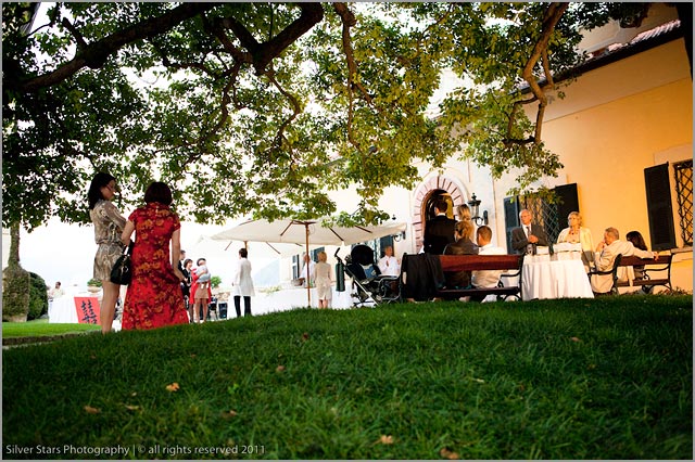 outdoor wedding reception at Villa del Balbianello