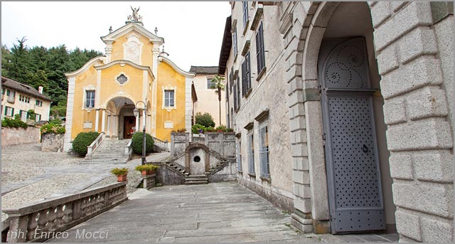 weddings at Assunta church and Palazzo Gemelli lake Orta