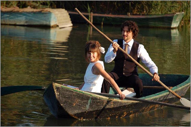 wedding along the river in Italy