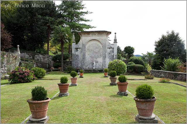 open air wedding reception at Palazzo Gemelli lake Orta