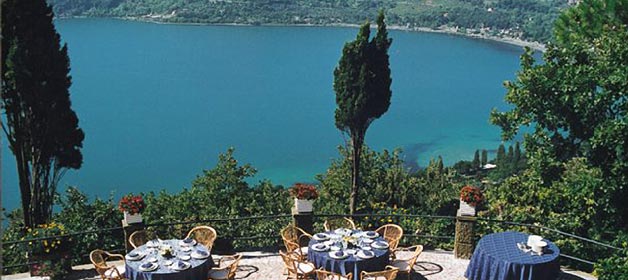 Mystic wedding on Lake Albano, just few steps from Rome