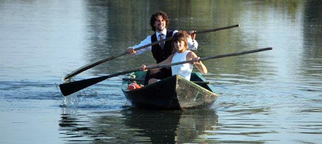 An ecofriendly wedding along the river in Mantova