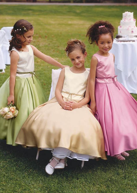 flower girls wedding in Italy