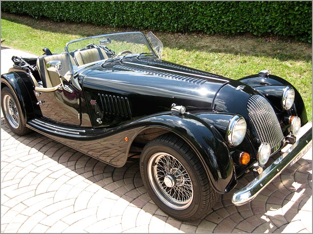 Your Vintage Tour rent Morgan cars for Italian wedding on Lake Como