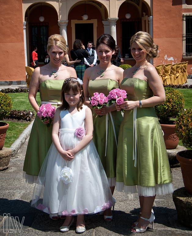lime green dressed bridesmaids with pink roses