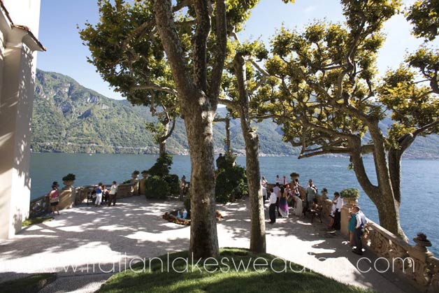 wedding photo services at villa del Balbianello gardens