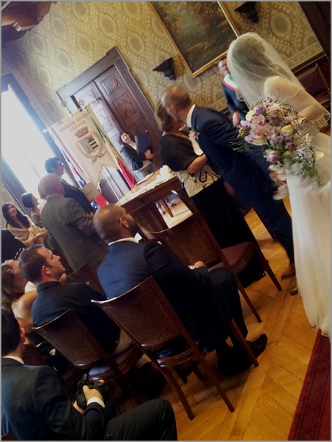 civil-ceremony-in-Gardone-riviera-town-hall