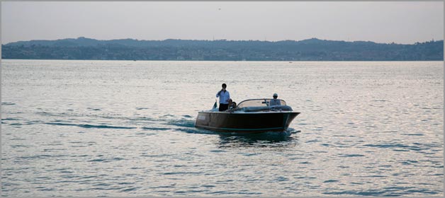 wedding-boat-rentals-in-Gardone-Riviera