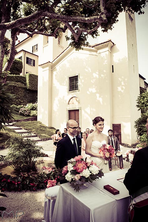 outdoor wedding ceremony at Villa Balbianello