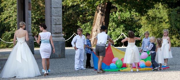 Bride and Groom and lot of children on Lake Orta!