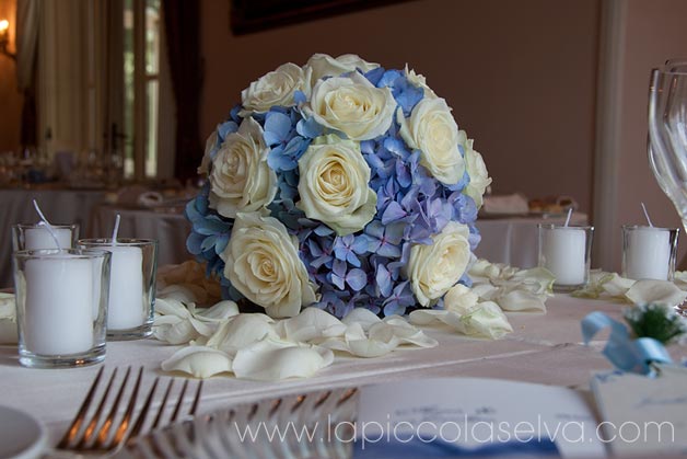 round-shaped-wedding-centerpiece