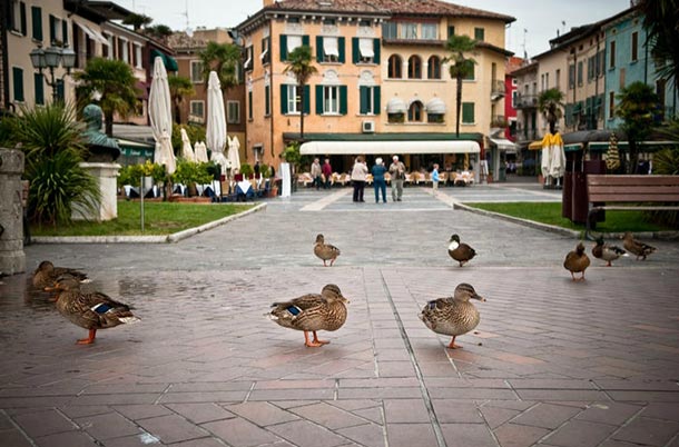 civil-weddings-at-Town-Hall-of-Sirmione