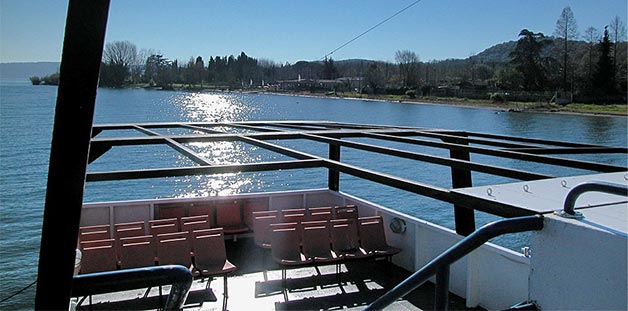 Sabazia-motorboat-lake-Bracciano-wedding