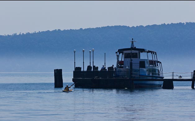 Sabazia-motorboat-lake-Bracciano-wedding