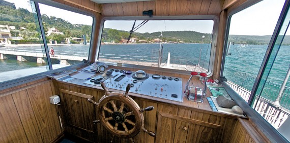 Sabazia-motorboat-lake-Bracciano-wedding