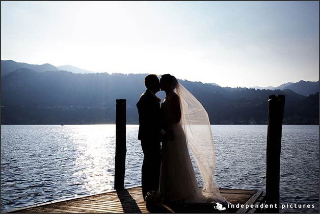 romantic_wedding_overlooking_lake_Orta