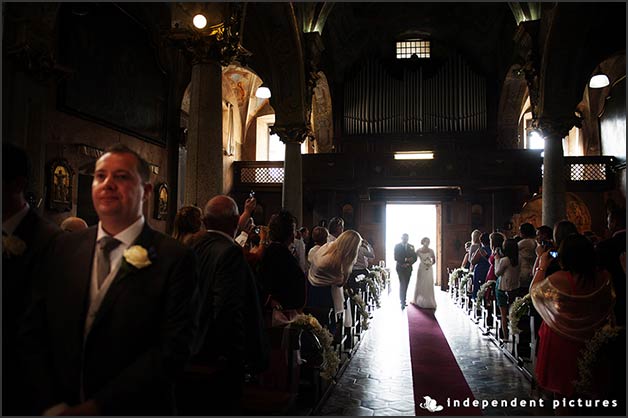 romantic_wedding_overlooking_lake_Orta