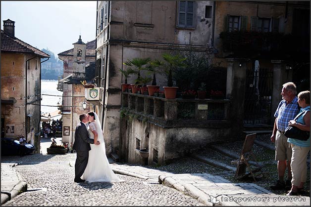 romantic_wedding_overlooking_lake_Orta