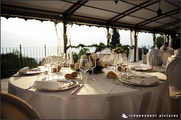 romantic_wedding_overlooking_lake_Orta