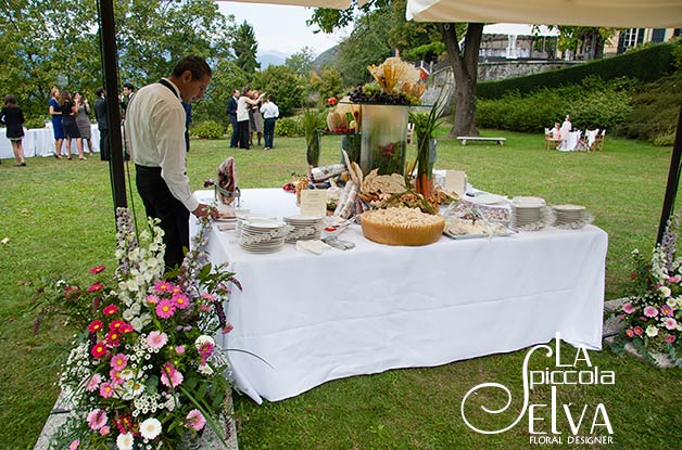 16_country-chic-wedding-flowers