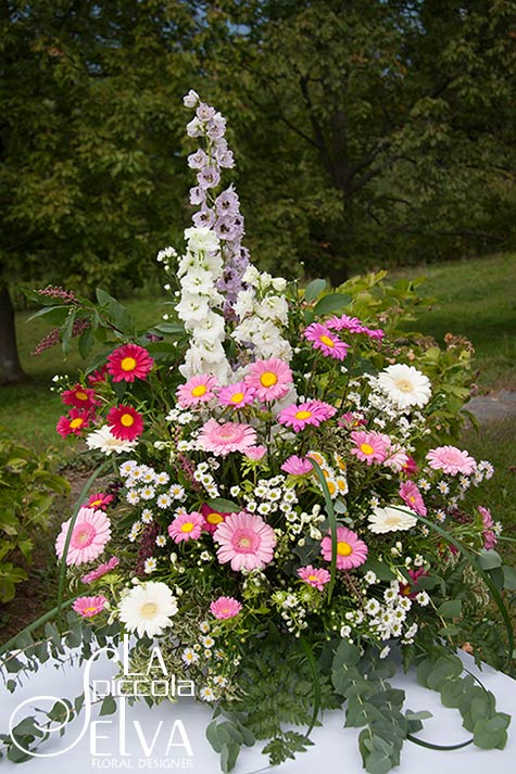 17_country-chic-wedding-flowers