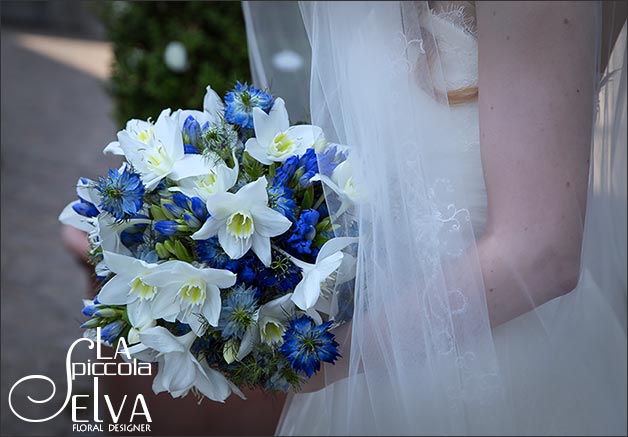 bridal-bouquet-blue-flowers-eucharis-nigella