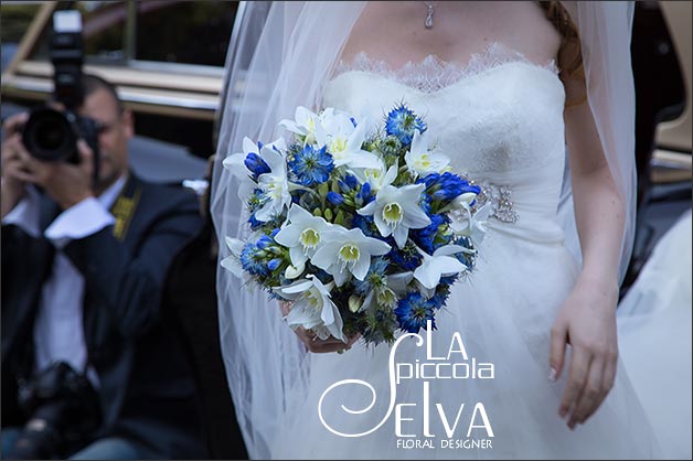 bridal-bouquet-blue-flowers-eucharis-nigella