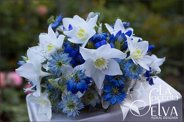 bridal-bouquet-blue-flowers-eucharis-nigella