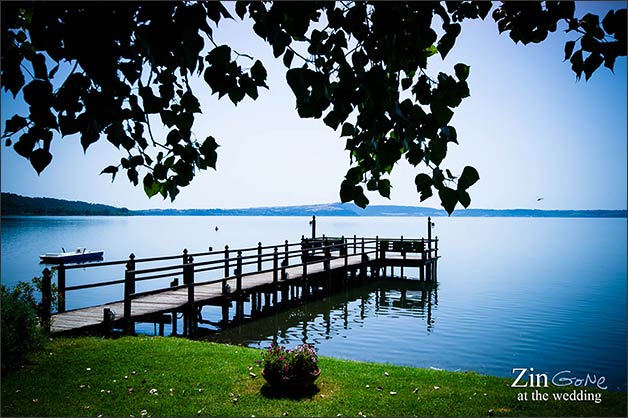 intimate-blessing-ceremony-lake-Bracciano-Rome