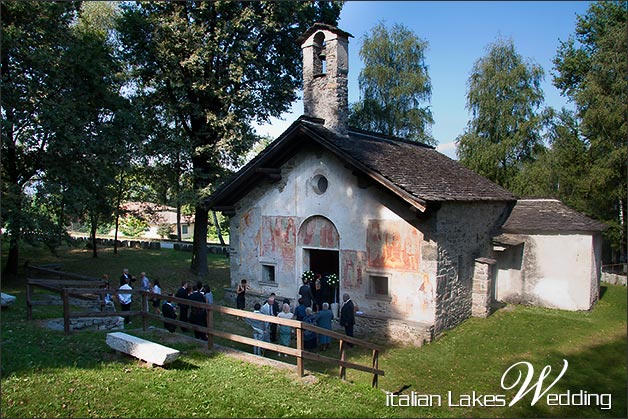 catholic-wedding-Madonna-Luzzara-church-lake-orta