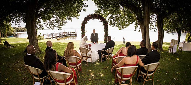 intimate-blessing-ceremony-lake-Bracciano-Rome