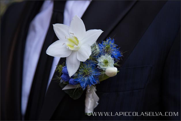 blue-wedding-buttonhole