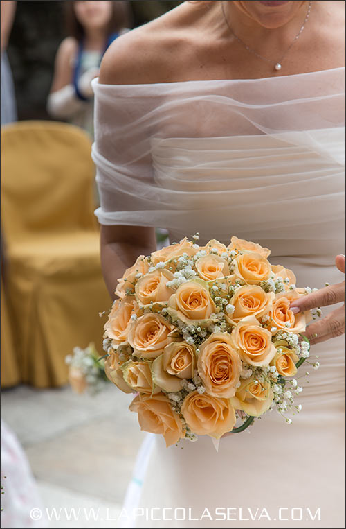 apricot-flowers-bridal-bouquet
