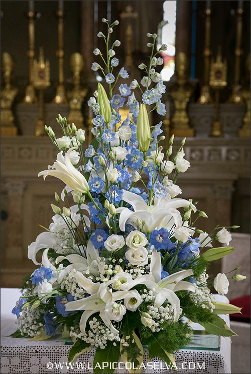 blue-wedding-flowers-in-Stresa