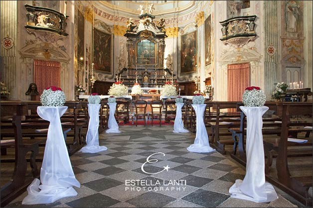 08_wedding-flowers-madonna-del-sasso-church-lake-orta