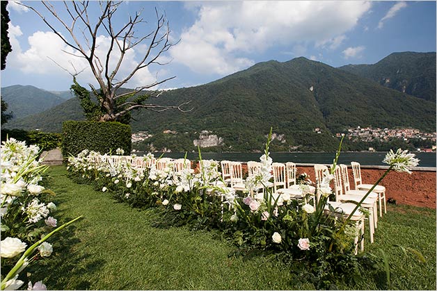 wedding_flowers_path_lake_como-villa_regina_teodolinda