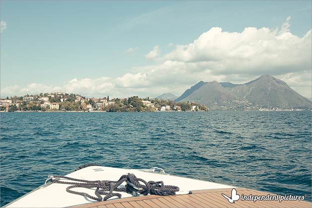 boat ride to reach the wedding ceremony at Villa Giulia