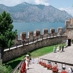 Destination wedding at Malcesine Castle: what a beautiful frame for your wedding on Lake Garda!