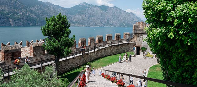 Destination wedding at Malcesine Castle