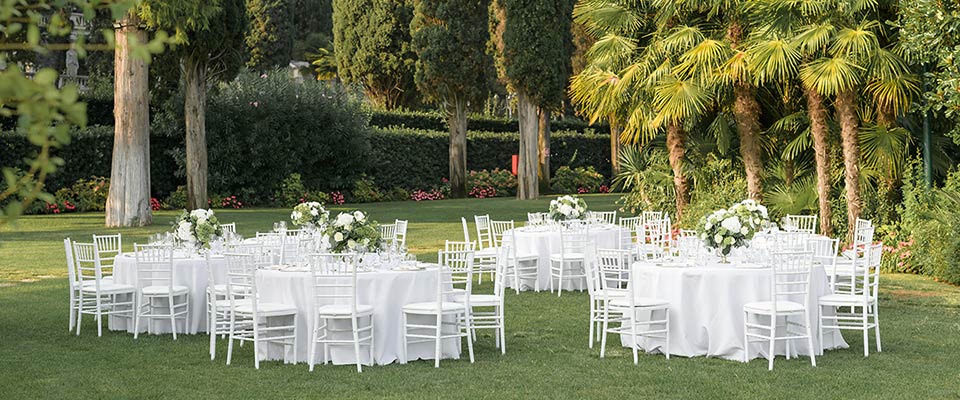 Classy wedding party on Lake Garda