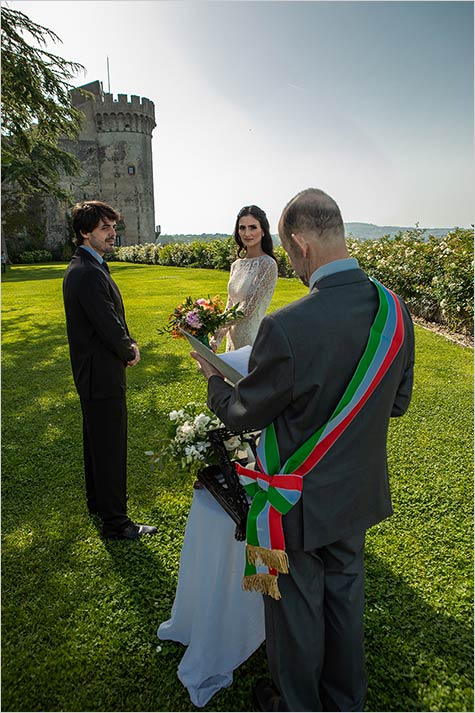 Romantic wedding ceremony at Castello Odescalchi