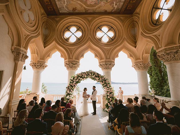 Romantic ceremony on Garda Island