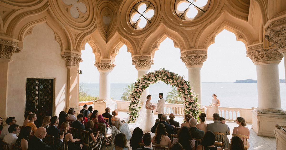 Luxury wedding on Isola del Garda Beautiful wedding venues in